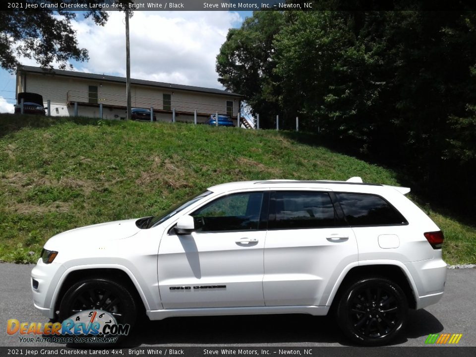 2021 Jeep Grand Cherokee Laredo 4x4 Bright White / Black Photo #1