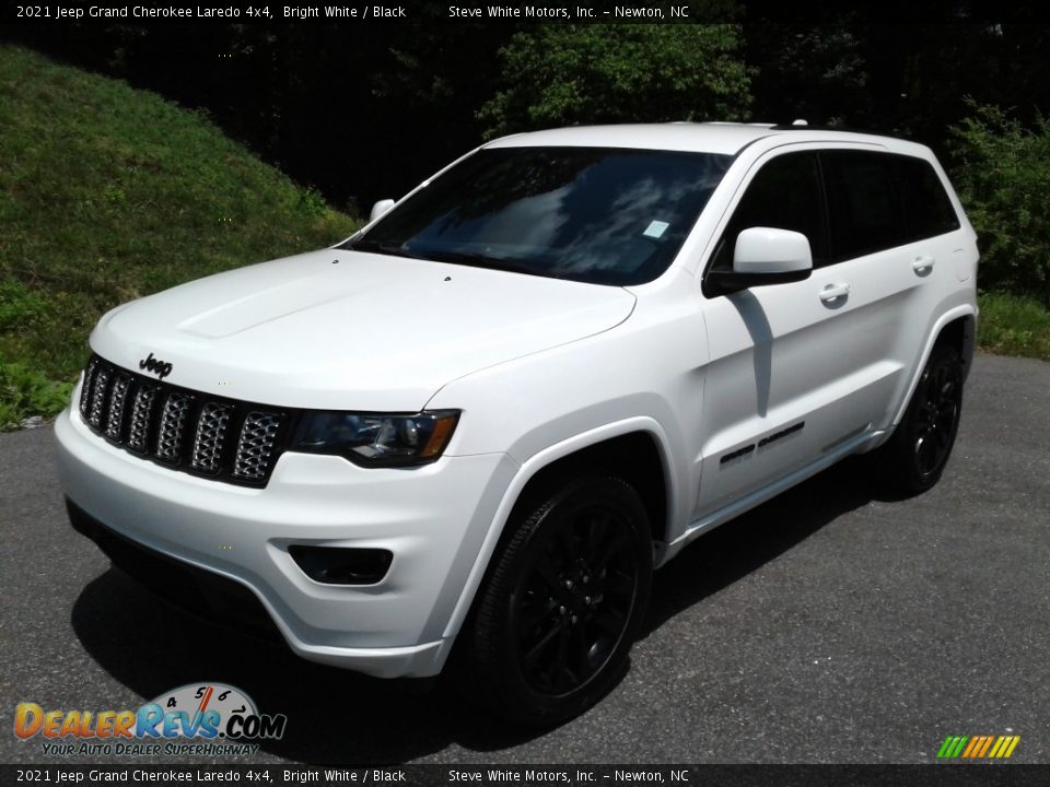 2021 Jeep Grand Cherokee Laredo 4x4 Bright White / Black Photo #2