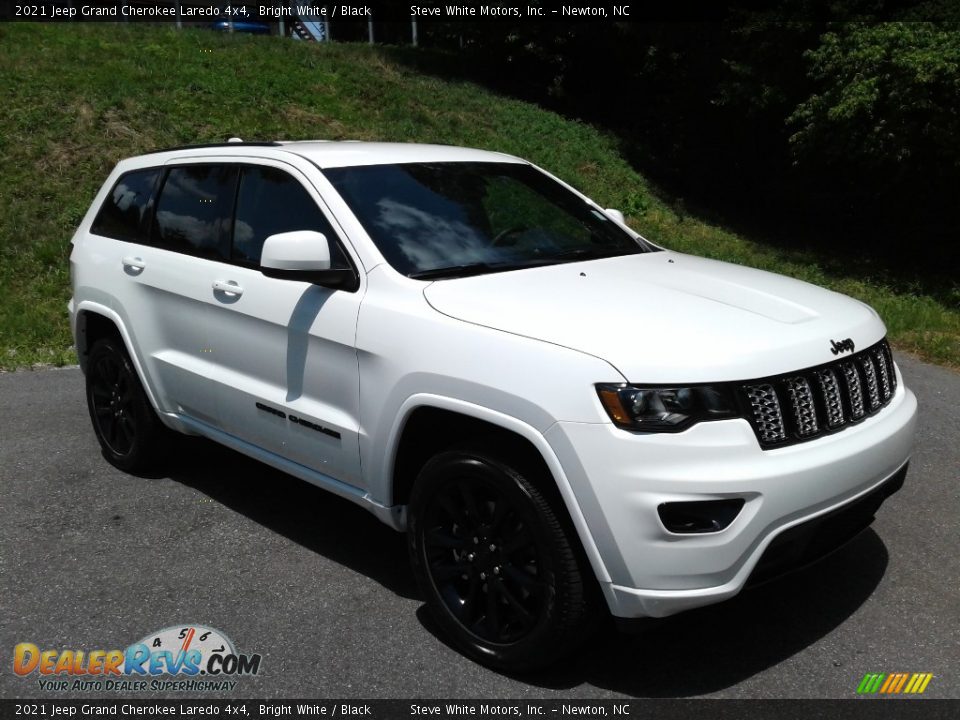 2021 Jeep Grand Cherokee Laredo 4x4 Bright White / Black Photo #4