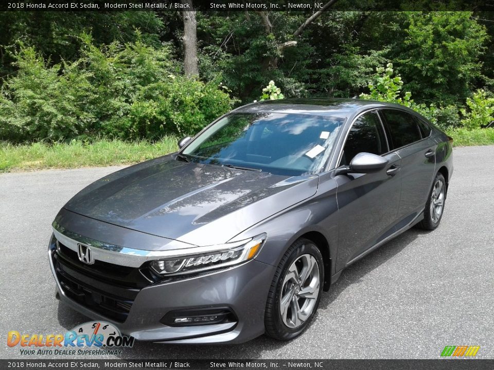 Front 3/4 View of 2018 Honda Accord EX Sedan Photo #3