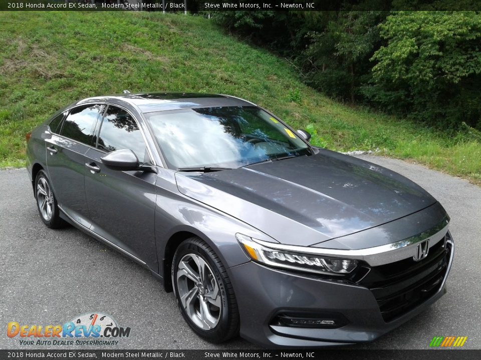 Front 3/4 View of 2018 Honda Accord EX Sedan Photo #5