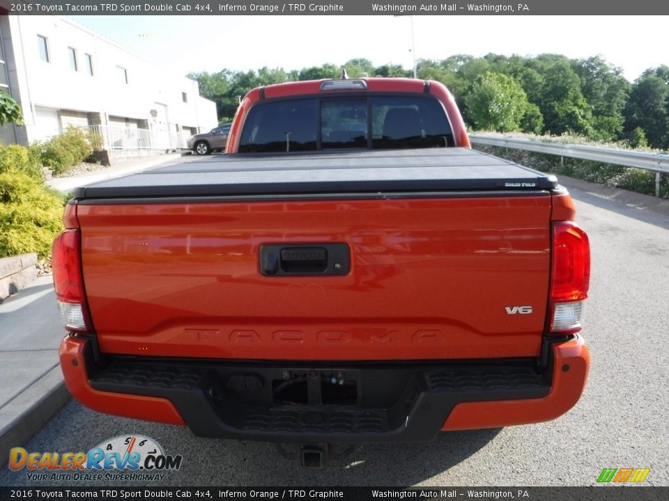 2016 Toyota Tacoma TRD Sport Double Cab 4x4 Inferno Orange / TRD Graphite Photo #17