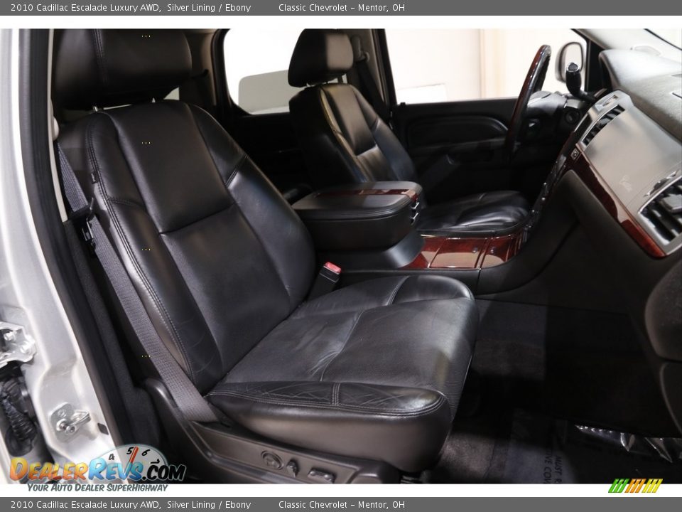 2010 Cadillac Escalade Luxury AWD Silver Lining / Ebony Photo #17