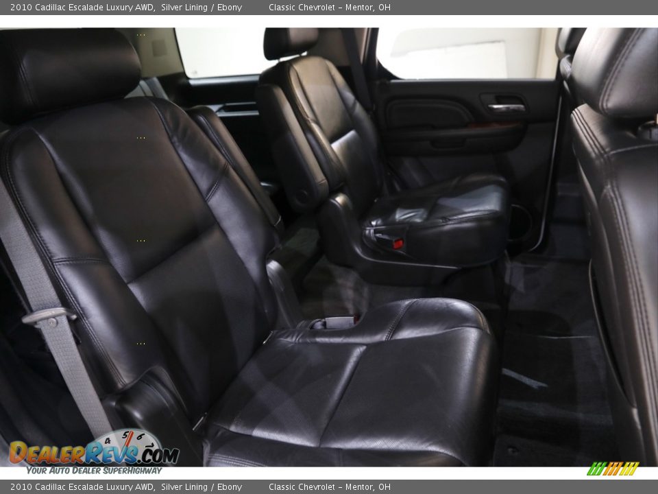 2010 Cadillac Escalade Luxury AWD Silver Lining / Ebony Photo #18