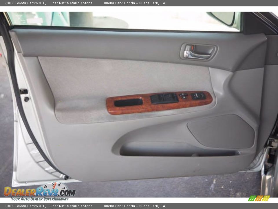 2003 Toyota Camry XLE Lunar Mist Metallic / Stone Photo #23