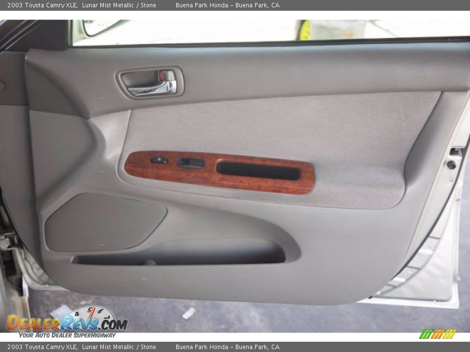 2003 Toyota Camry XLE Lunar Mist Metallic / Stone Photo #27