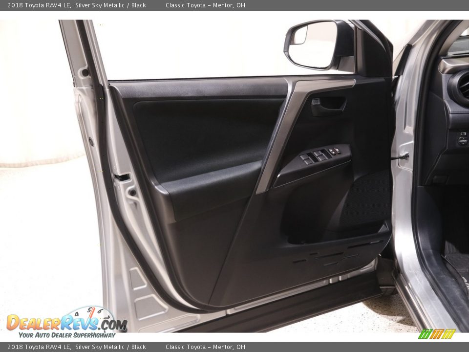 2018 Toyota RAV4 LE Silver Sky Metallic / Black Photo #4