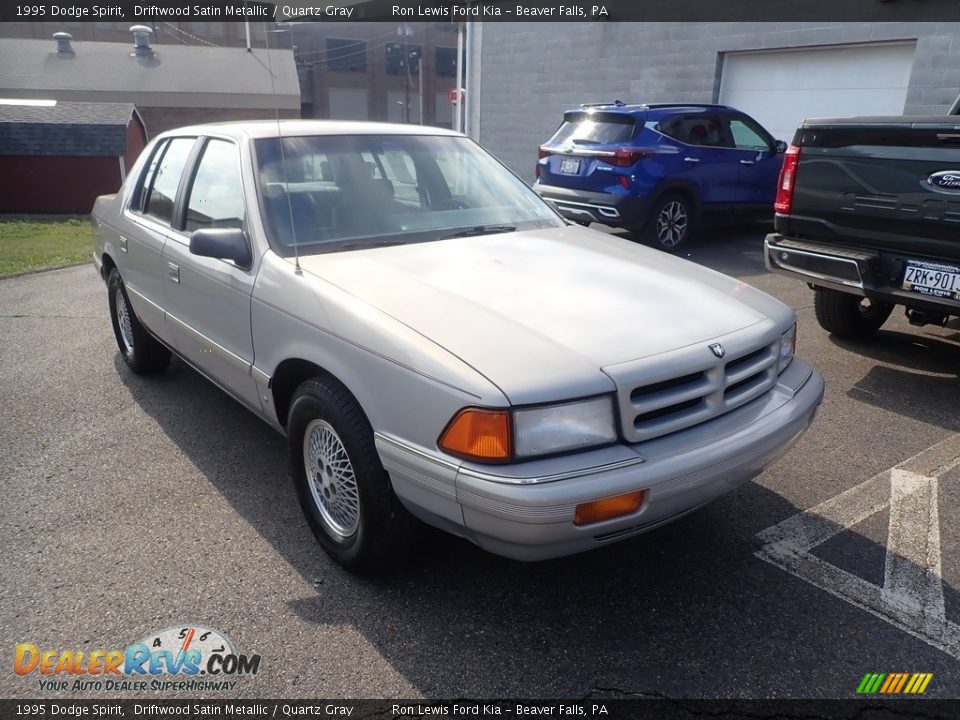 Front 3/4 View of 1995 Dodge Spirit  Photo #3