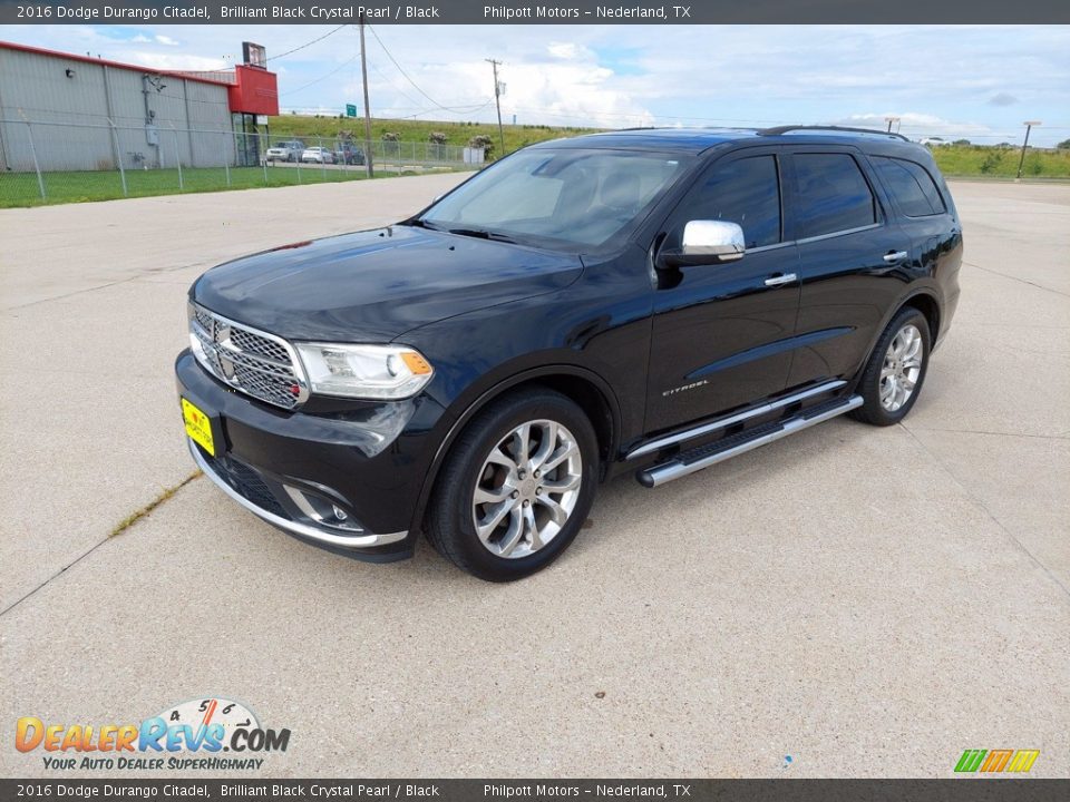 Front 3/4 View of 2016 Dodge Durango Citadel Photo #3