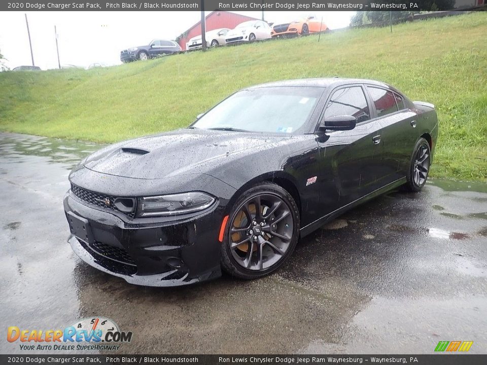Front 3/4 View of 2020 Dodge Charger Scat Pack Photo #1