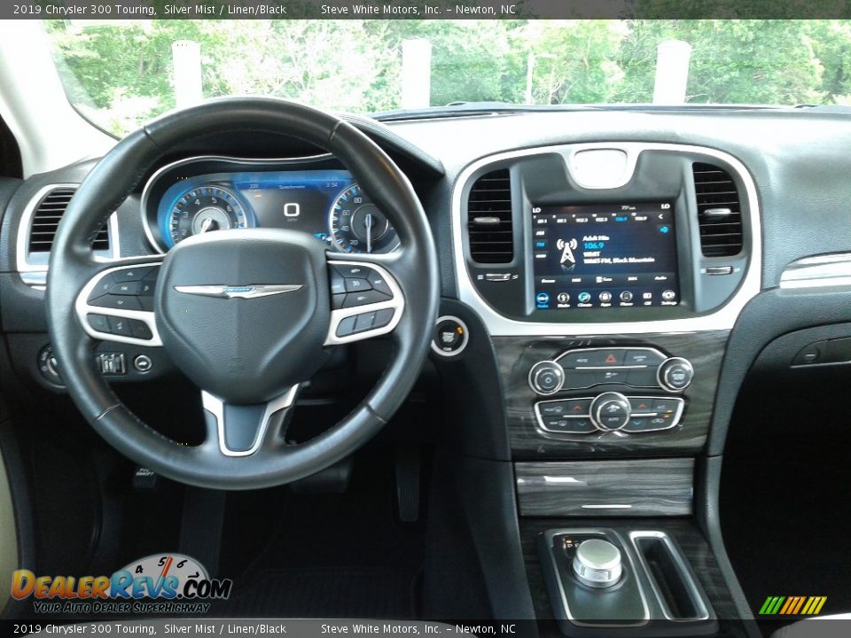 2019 Chrysler 300 Touring Silver Mist / Linen/Black Photo #17