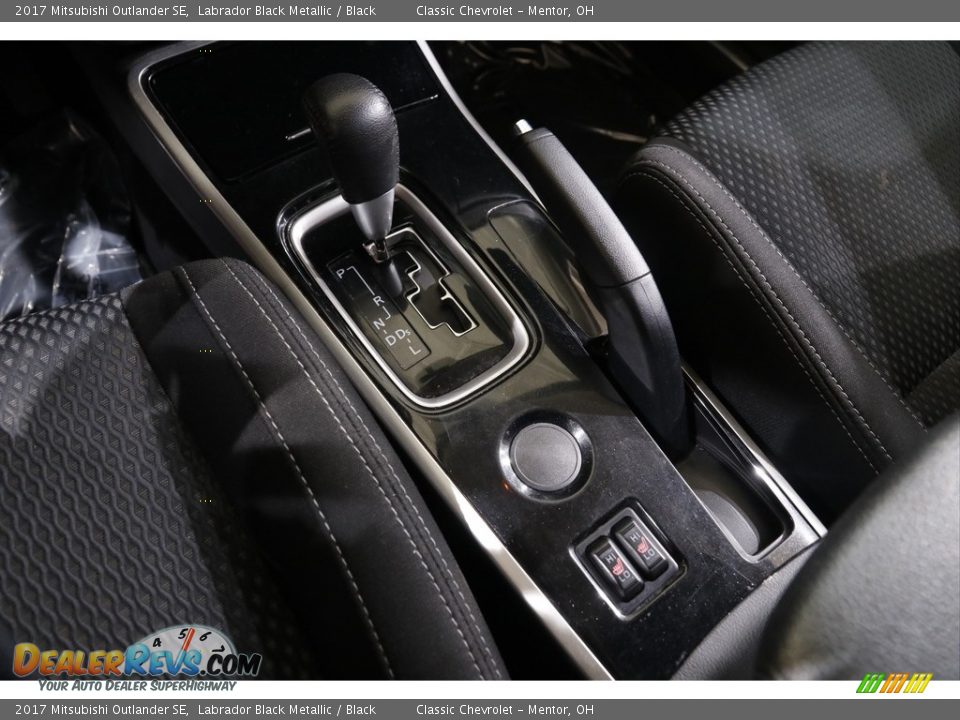 2017 Mitsubishi Outlander SE Shifter Photo #13