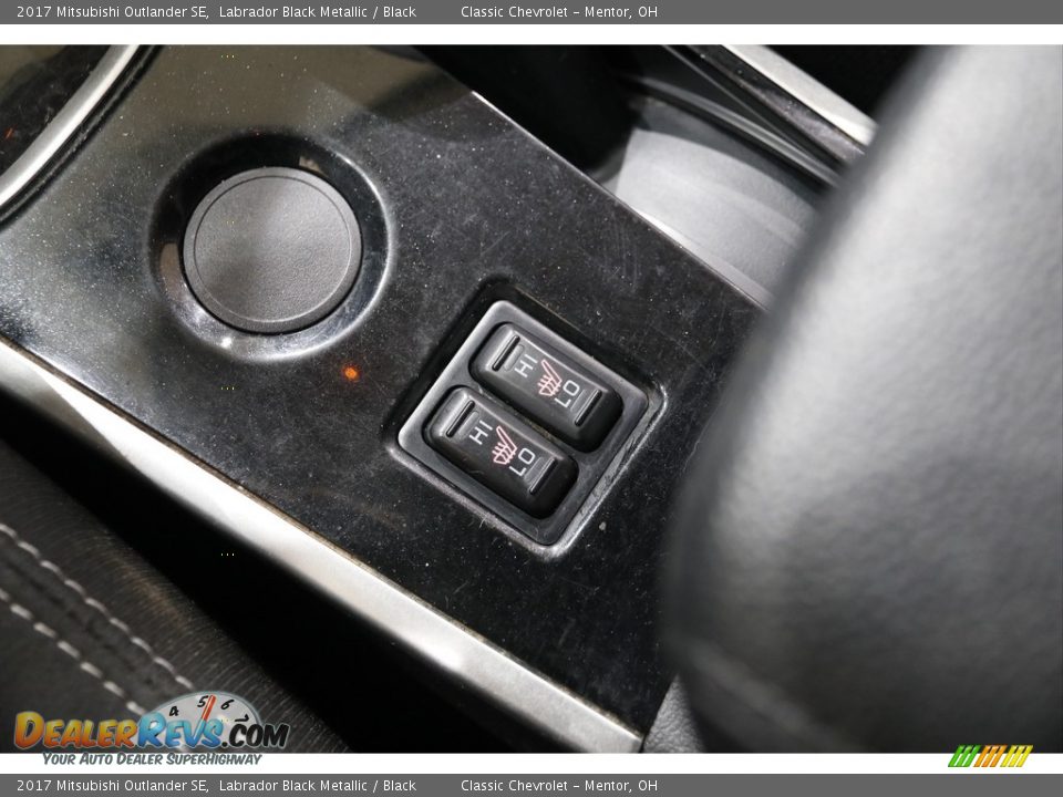 Controls of 2017 Mitsubishi Outlander SE Photo #14