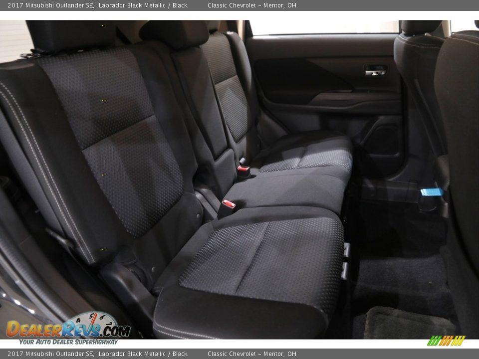 Rear Seat of 2017 Mitsubishi Outlander SE Photo #17