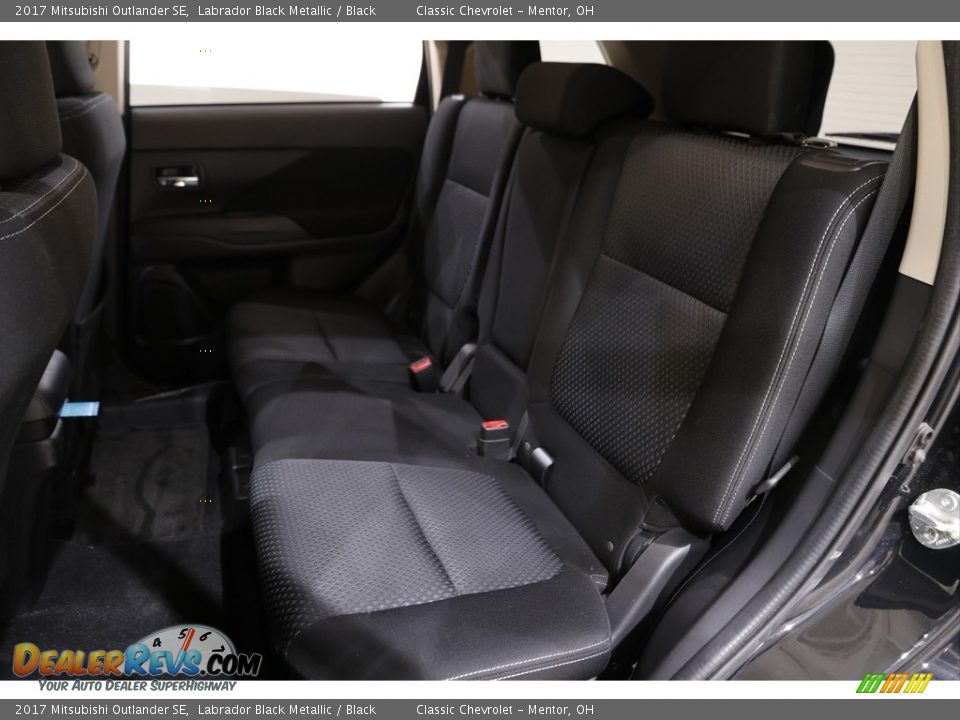 Rear Seat of 2017 Mitsubishi Outlander SE Photo #18