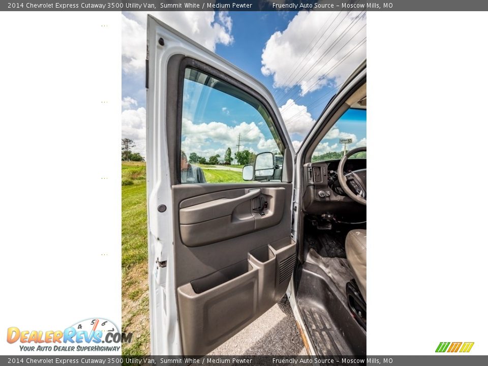 2014 Chevrolet Express Cutaway 3500 Utility Van Summit White / Medium Pewter Photo #19