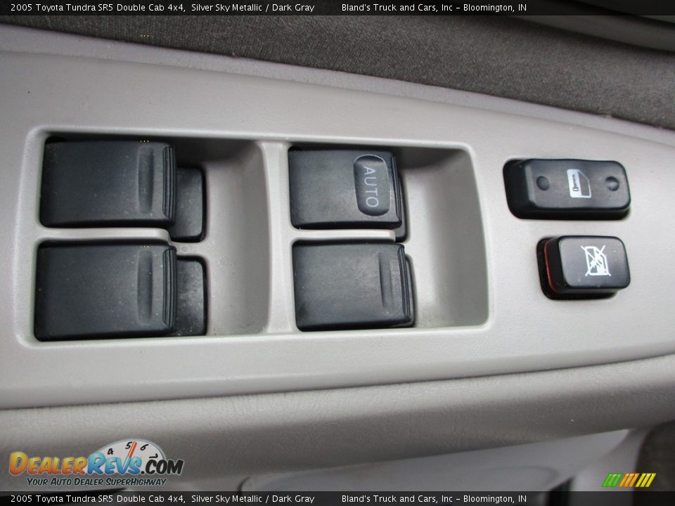 2005 Toyota Tundra SR5 Double Cab 4x4 Silver Sky Metallic / Dark Gray Photo #9