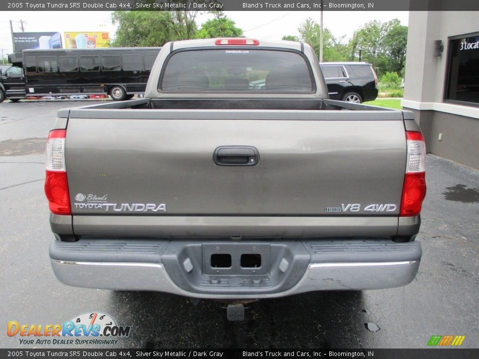 2005 Toyota Tundra SR5 Double Cab 4x4 Silver Sky Metallic / Dark Gray Photo #28