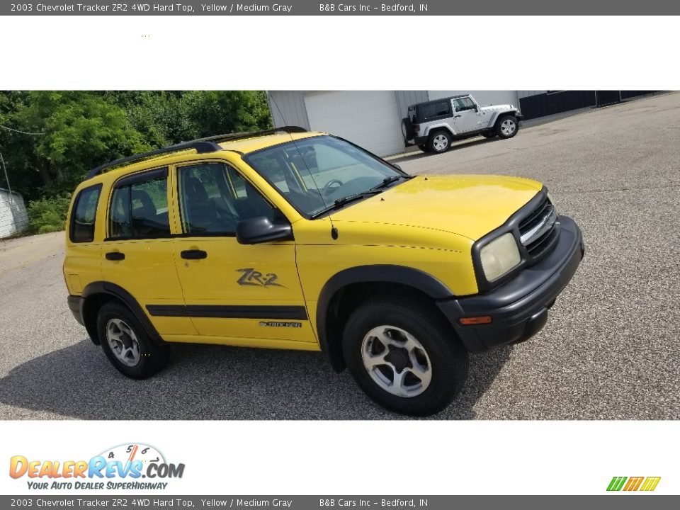 Front 3/4 View of 2003 Chevrolet Tracker ZR2 4WD Hard Top Photo #7