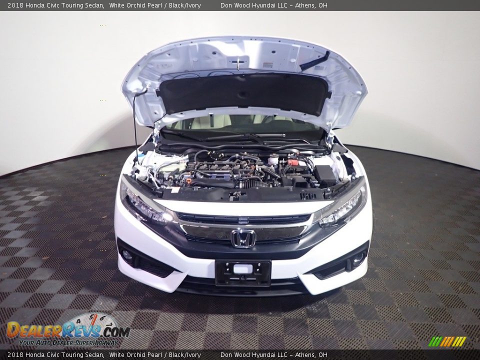 2018 Honda Civic Touring Sedan White Orchid Pearl / Black/Ivory Photo #9