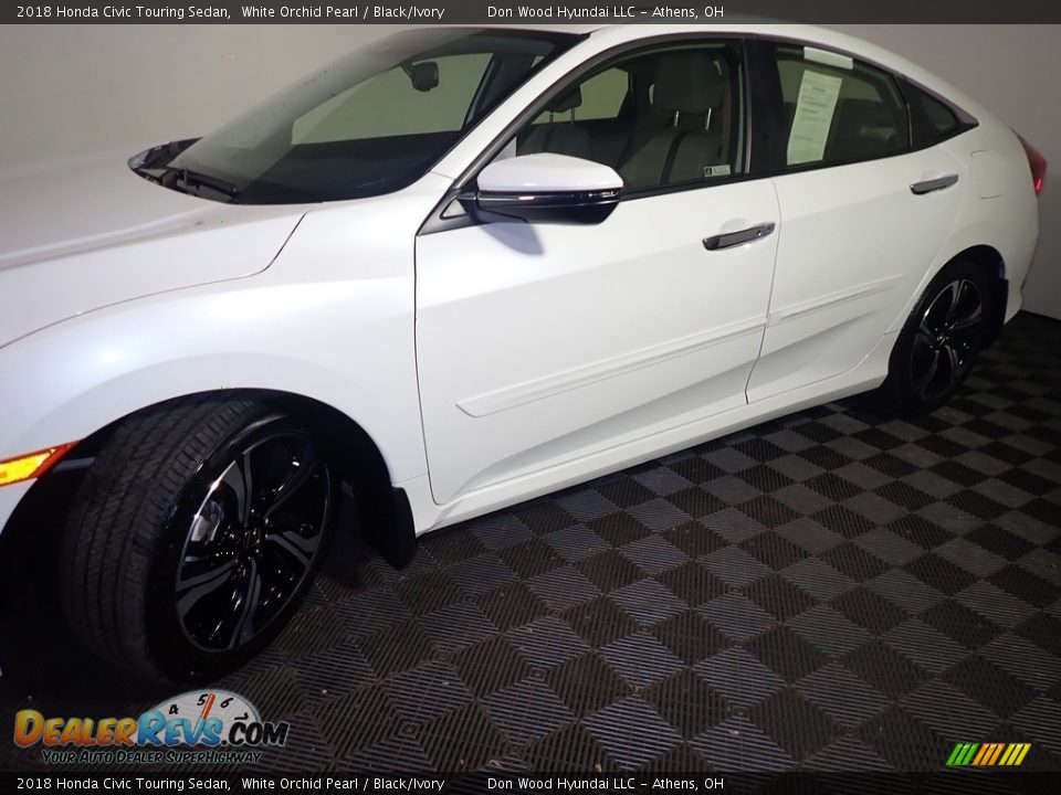 2018 Honda Civic Touring Sedan White Orchid Pearl / Black/Ivory Photo #13