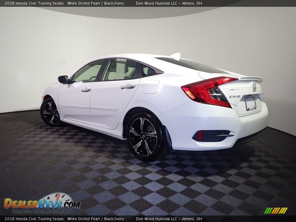 2018 Honda Civic Touring Sedan White Orchid Pearl / Black/Ivory Photo #14