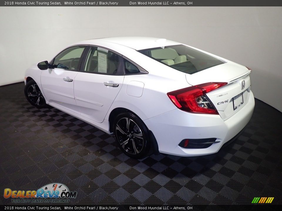 2018 Honda Civic Touring Sedan White Orchid Pearl / Black/Ivory Photo #15