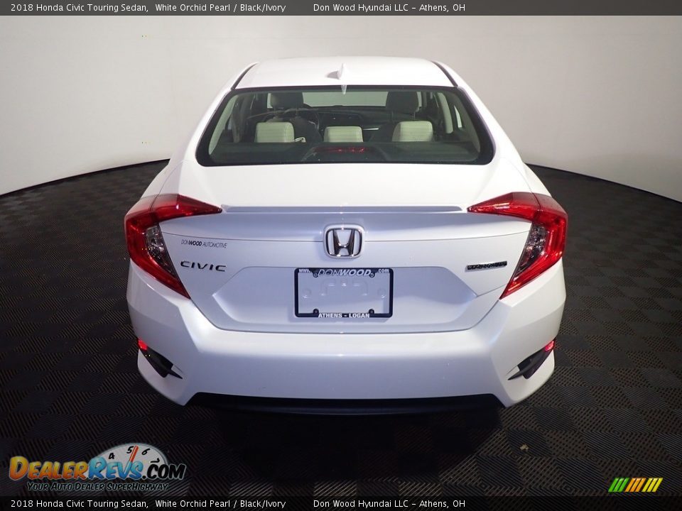 2018 Honda Civic Touring Sedan White Orchid Pearl / Black/Ivory Photo #16