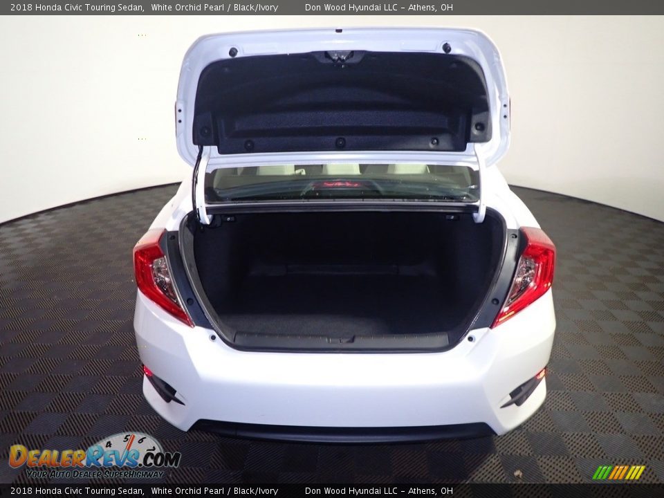 2018 Honda Civic Touring Sedan White Orchid Pearl / Black/Ivory Photo #17