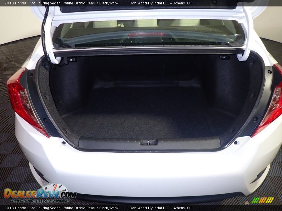 2018 Honda Civic Touring Sedan White Orchid Pearl / Black/Ivory Photo #18