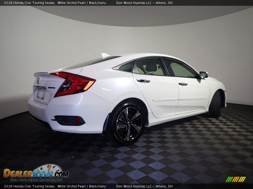 2018 Honda Civic Touring Sedan White Orchid Pearl / Black/Ivory Photo #19