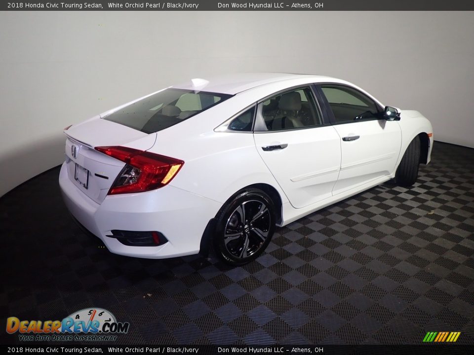 2018 Honda Civic Touring Sedan White Orchid Pearl / Black/Ivory Photo #20