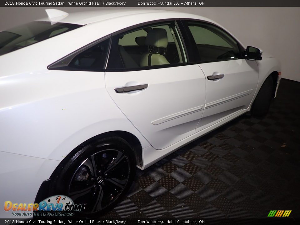 2018 Honda Civic Touring Sedan White Orchid Pearl / Black/Ivory Photo #22