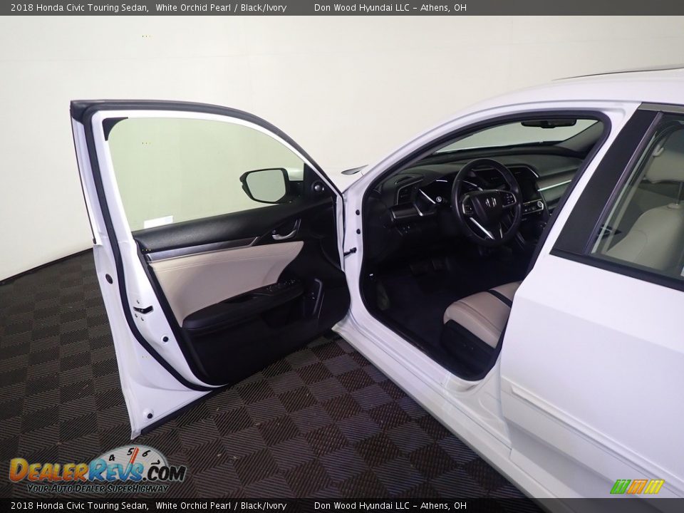 2018 Honda Civic Touring Sedan White Orchid Pearl / Black/Ivory Photo #23