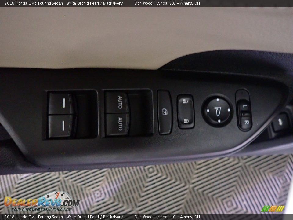 2018 Honda Civic Touring Sedan White Orchid Pearl / Black/Ivory Photo #24