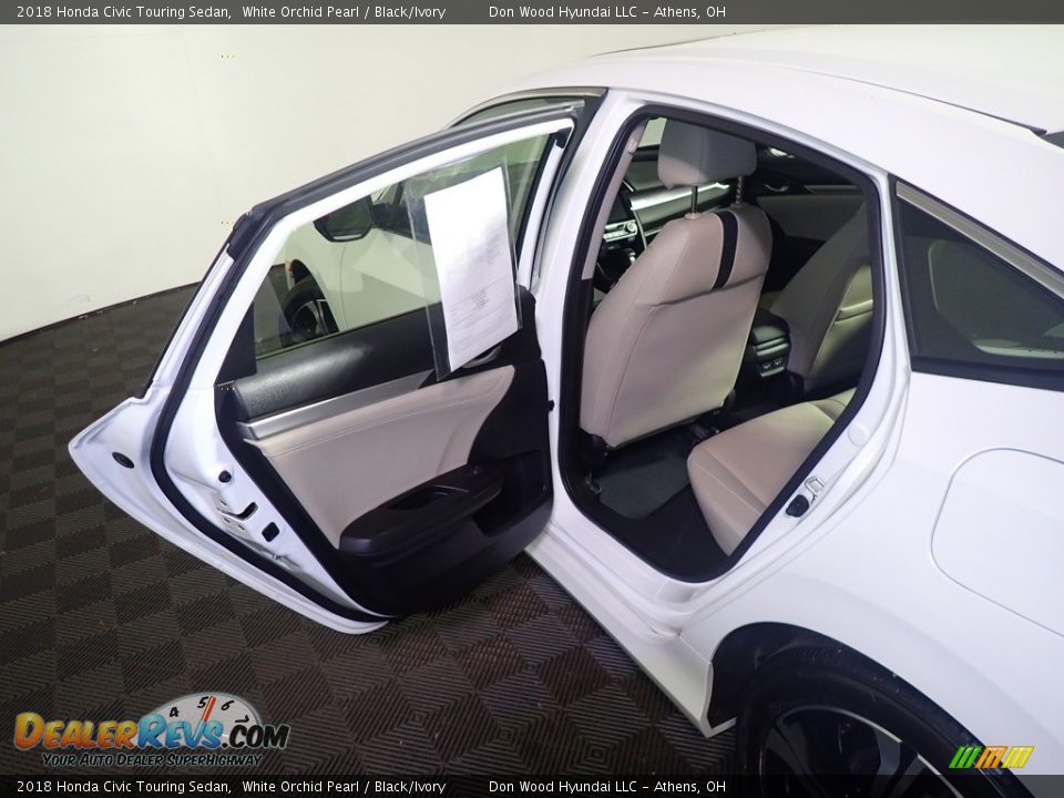 2018 Honda Civic Touring Sedan White Orchid Pearl / Black/Ivory Photo #36