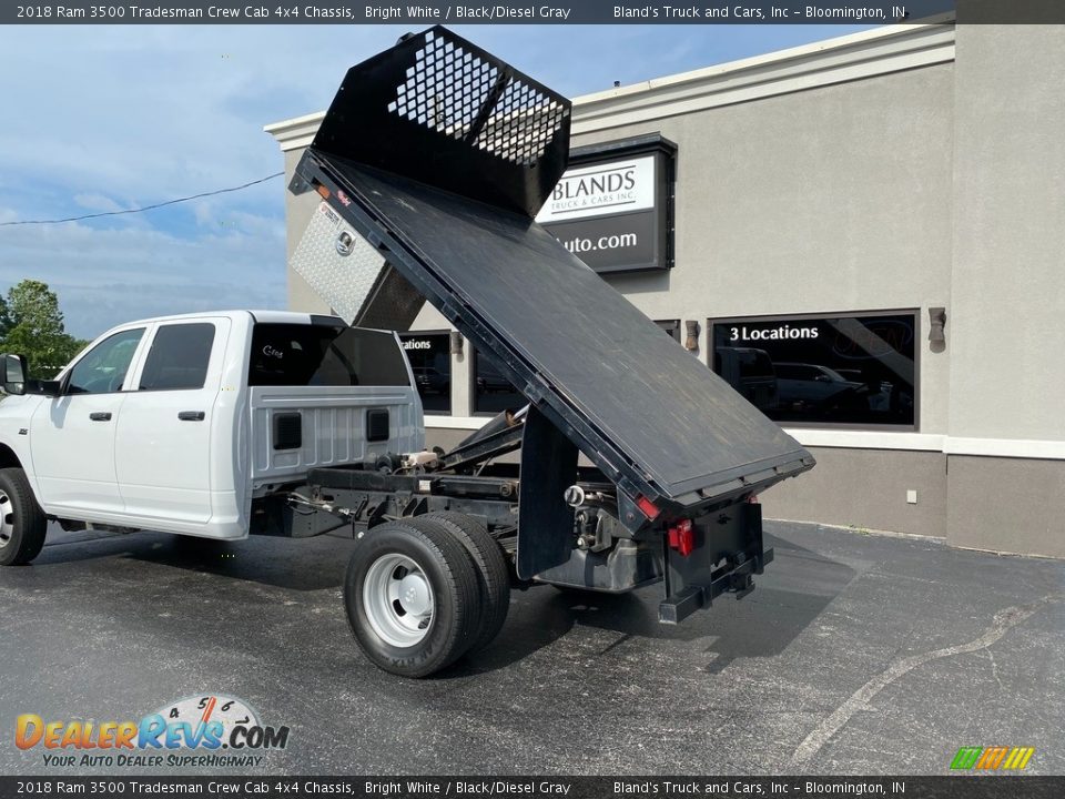 2018 Ram 3500 Tradesman Crew Cab 4x4 Chassis Bright White / Black/Diesel Gray Photo #10