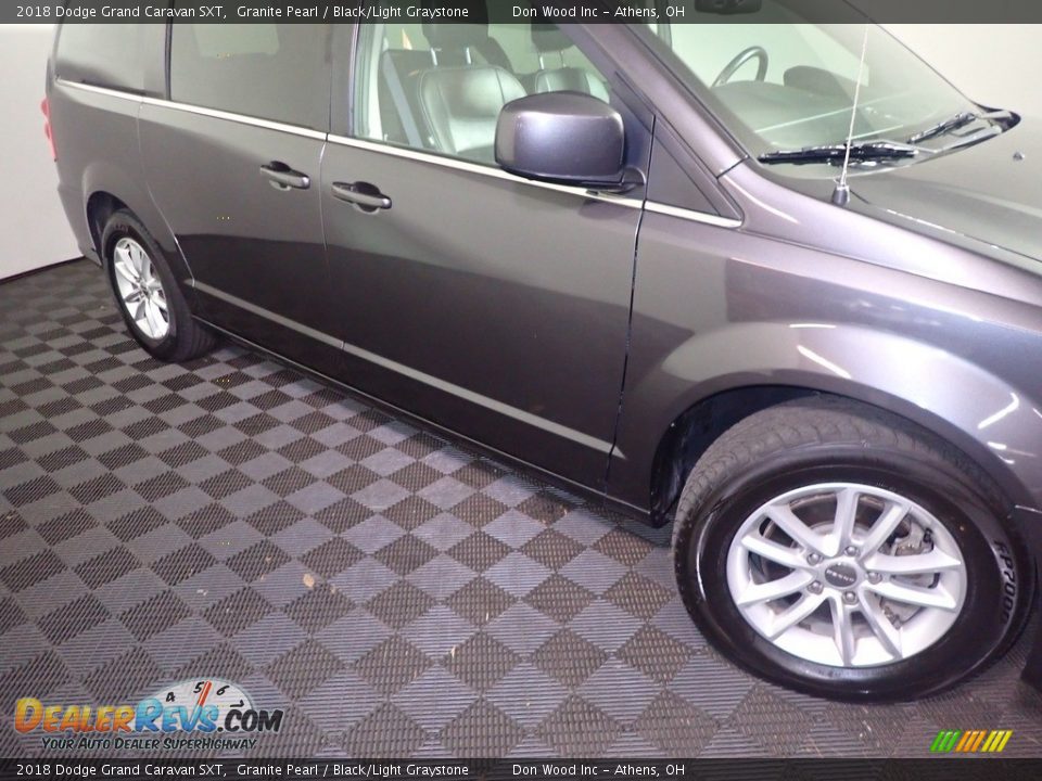 2018 Dodge Grand Caravan SXT Granite Pearl / Black/Light Graystone Photo #4