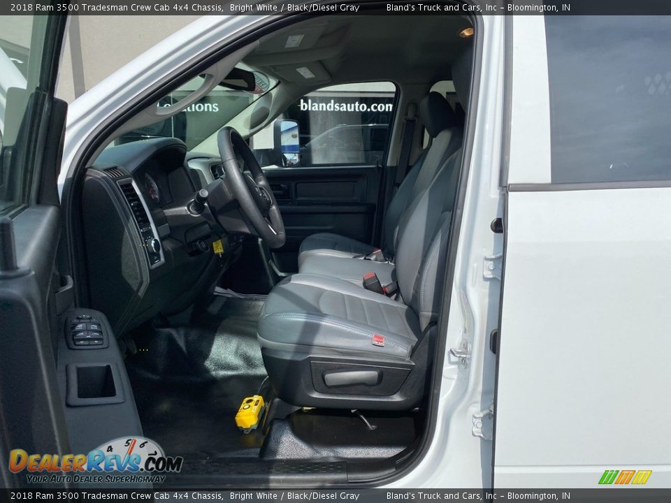 2018 Ram 3500 Tradesman Crew Cab 4x4 Chassis Bright White / Black/Diesel Gray Photo #20