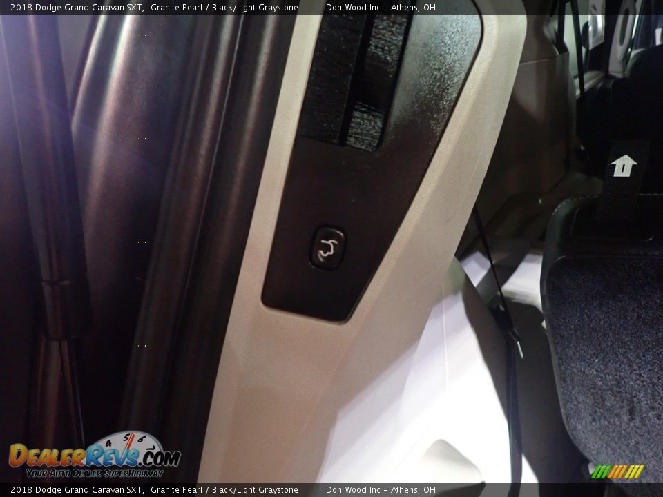 2018 Dodge Grand Caravan SXT Granite Pearl / Black/Light Graystone Photo #16