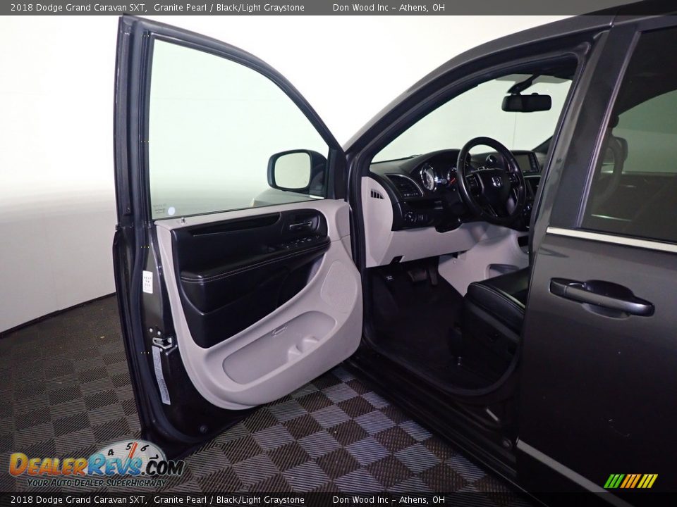 2018 Dodge Grand Caravan SXT Granite Pearl / Black/Light Graystone Photo #21