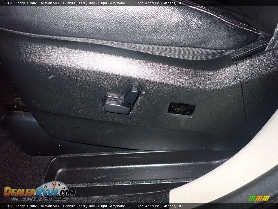 2018 Dodge Grand Caravan SXT Granite Pearl / Black/Light Graystone Photo #24