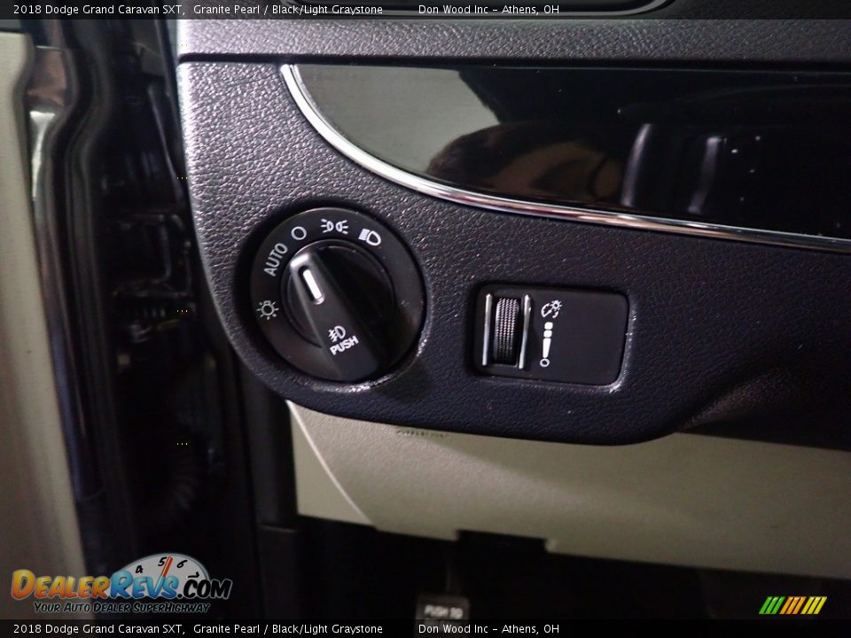 2018 Dodge Grand Caravan SXT Granite Pearl / Black/Light Graystone Photo #32