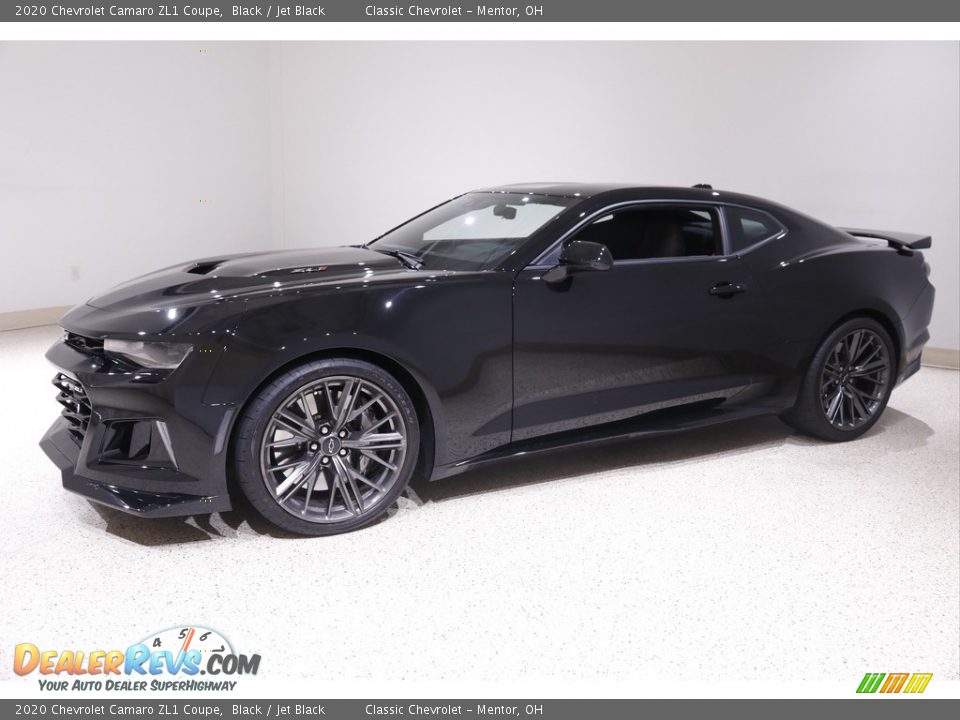 Front 3/4 View of 2020 Chevrolet Camaro ZL1 Coupe Photo #3