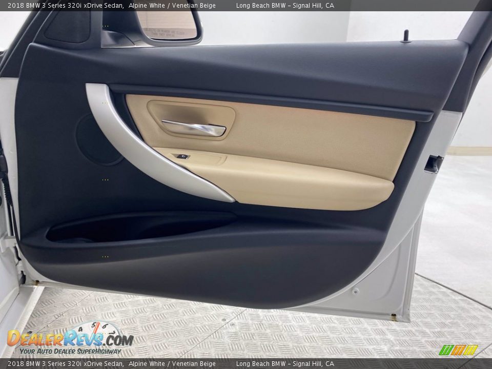 2018 BMW 3 Series 320i xDrive Sedan Alpine White / Venetian Beige Photo #31