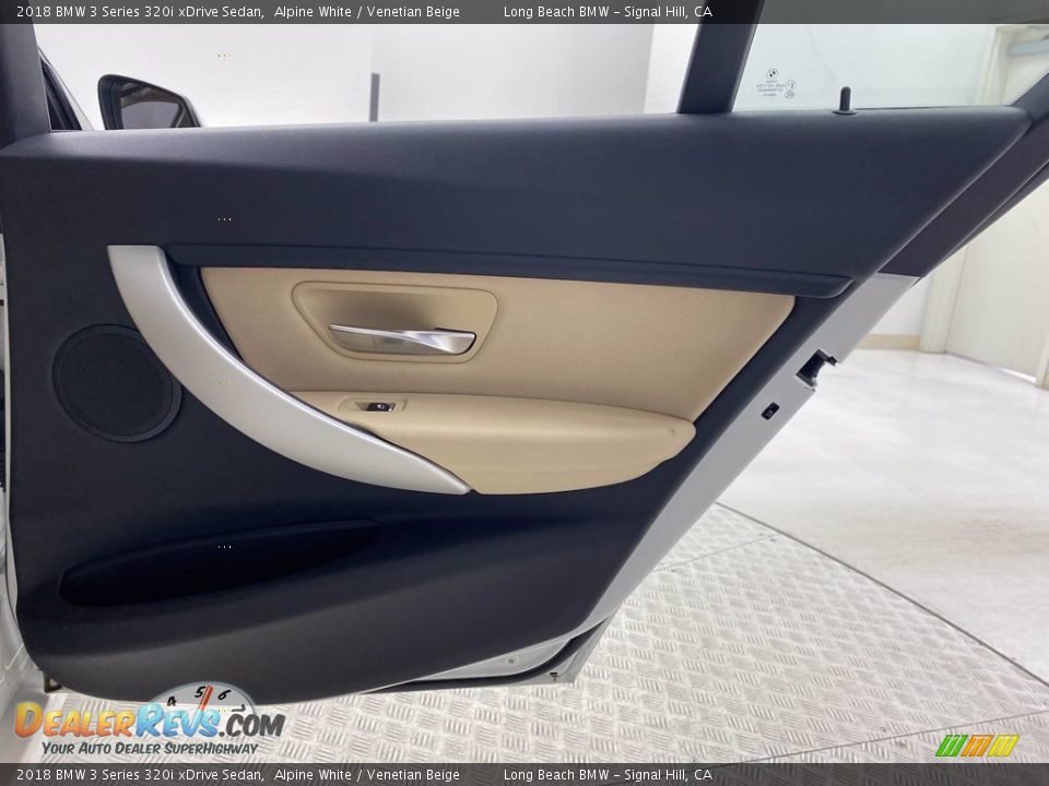 2018 BMW 3 Series 320i xDrive Sedan Alpine White / Venetian Beige Photo #34