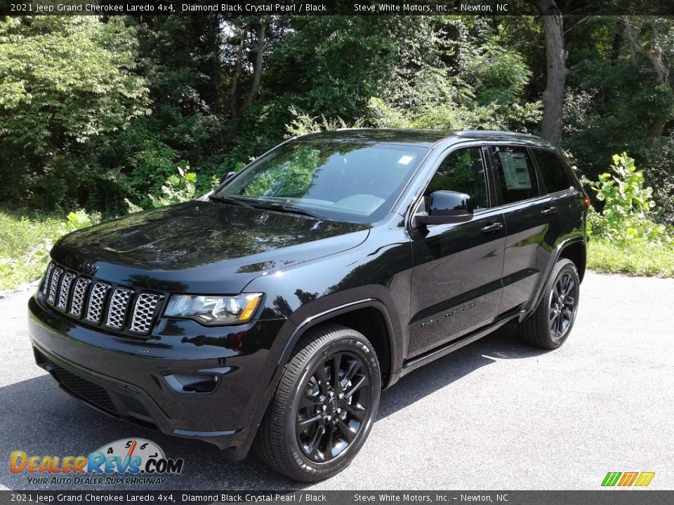 2021 Jeep Grand Cherokee Laredo 4x4 Diamond Black Crystal Pearl / Black Photo #2