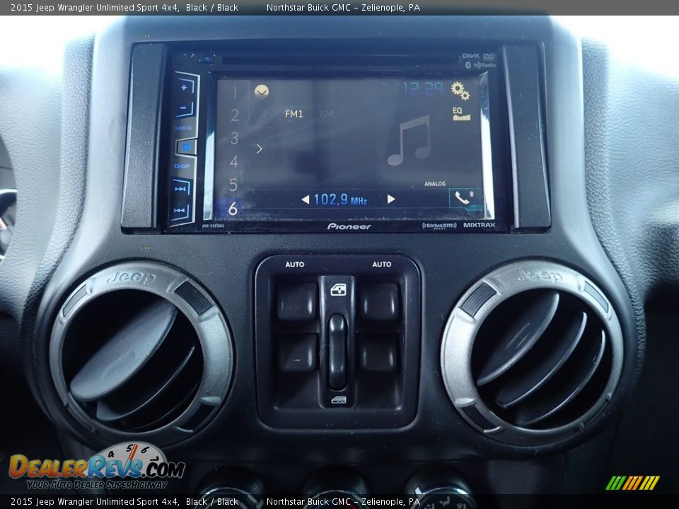 2015 Jeep Wrangler Unlimited Sport 4x4 Black / Black Photo #25