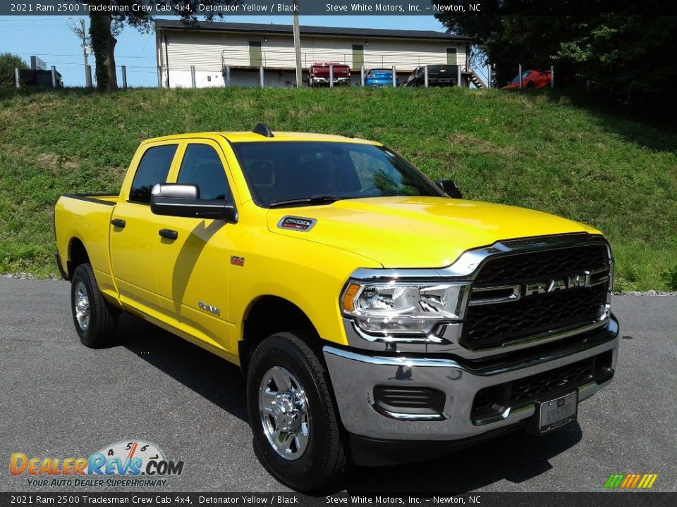 Front 3/4 View of 2021 Ram 2500 Tradesman Crew Cab 4x4 Photo #4