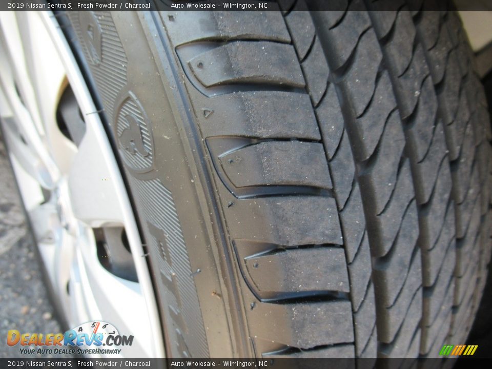 2019 Nissan Sentra S Fresh Powder / Charcoal Photo #9